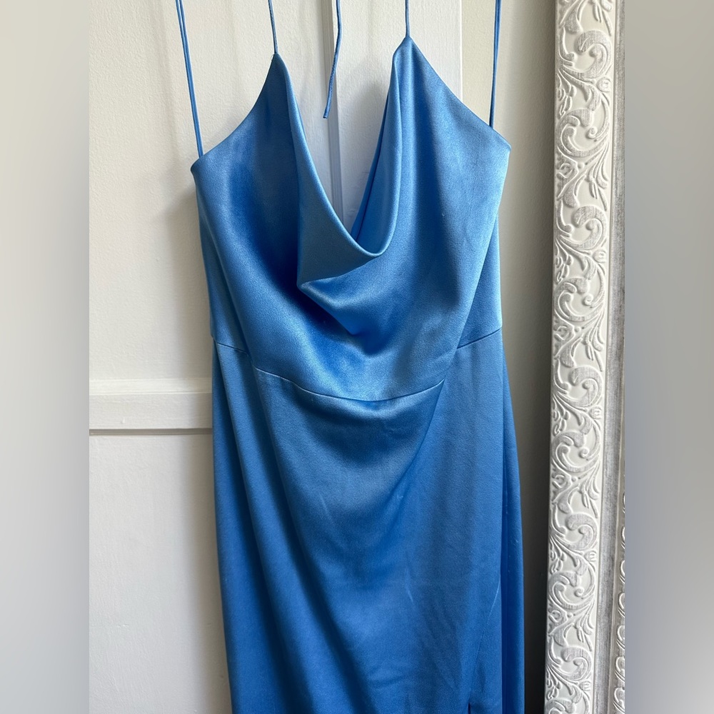Alice & Olivia size 2 formal dress blue